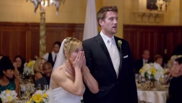 Sumber : https://www.cbsnews.com/news/watch-maroon-5-crash-weddings-in-sugar-video/