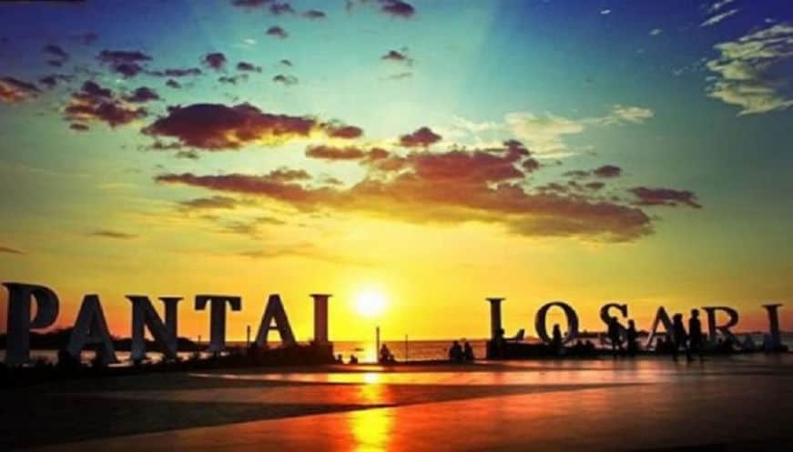 sunset pantai losari