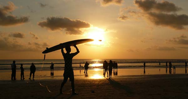sunset pantai kuta