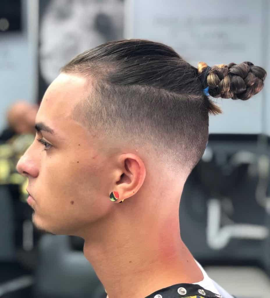 model rambut pria top knot